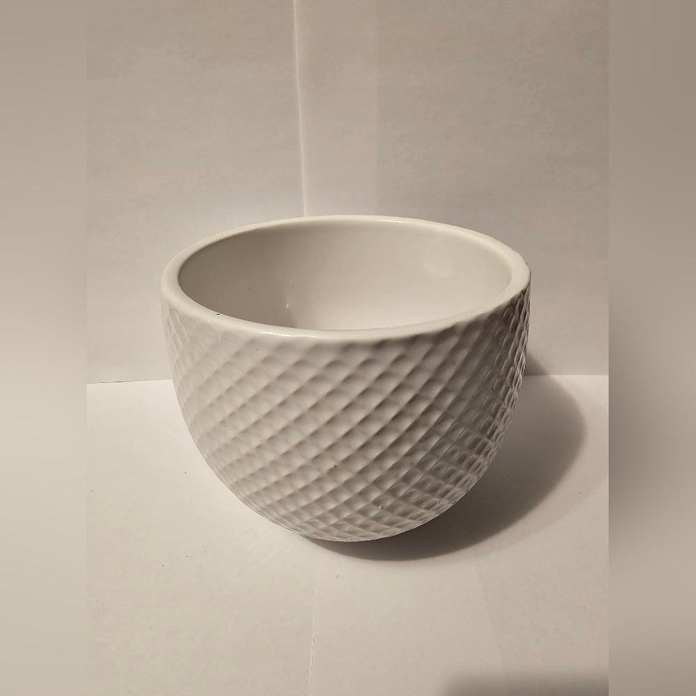 White ceramic bowl